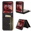 Husă stil fibră de carbon cu sloturi pentru carduri Motorola Razr 60 Ultra FlexCard - negru