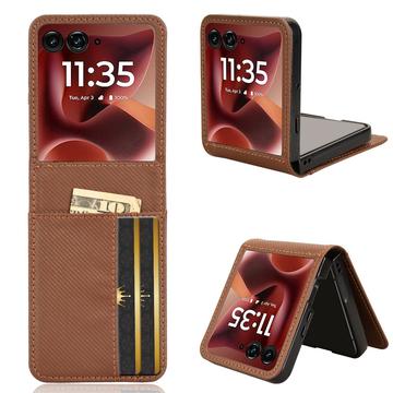 Husă stil fibră de carbon cu sloturi pentru carduri Motorola Razr 60 Ultra FlexCard