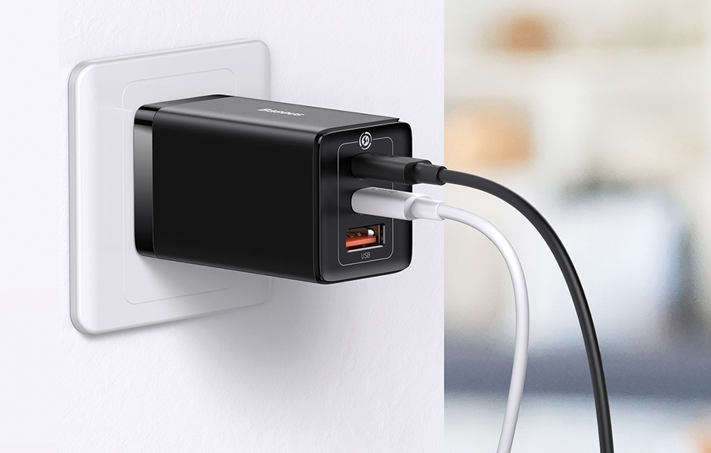 Încărcător de perete Baseus GaN5 Pro 65W - 2xUSB-C, USB-A - Negru