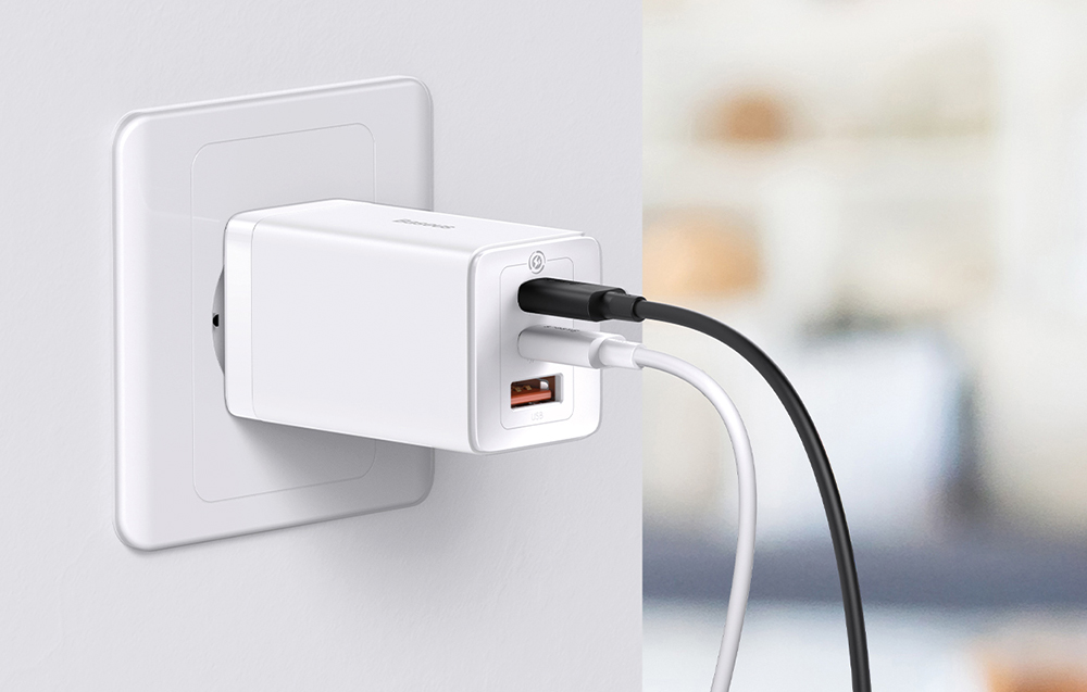 Încărcător de perete Baseus GaN5 Pro 65W - 2xUSB-C, USB-A - alb