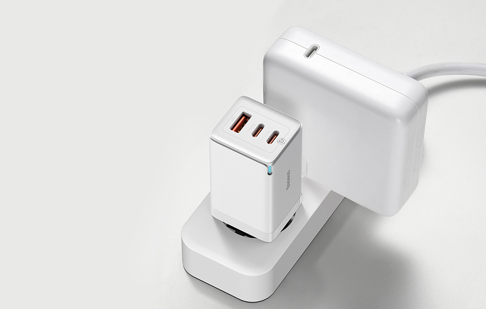 Încărcător de perete Baseus GaN5 Pro 65W - 2xUSB-C, USB-A - alb