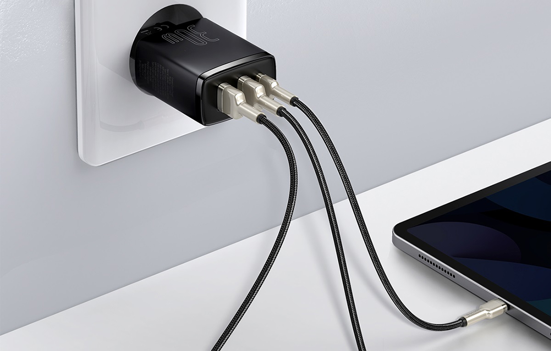 Încărcător Rapid Baseus Compact 30W - USB-C PD, 2xUSB - Negru